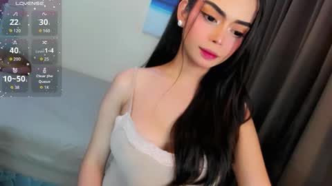 Snapshot of gorgeoustransgirl chatting on May 26, 6:04 pm Emmy online show from May 26, 6:04 pm