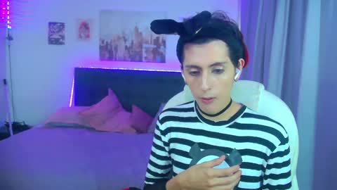 Snapshot of goth_minerva chatting on April 21, 1:39 pm goth_minerva online show from April 21, 1:39 pm