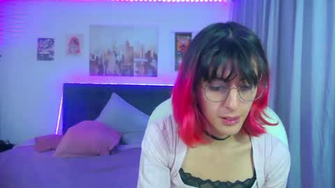 Snapshot of goth_minerva chatting on April 23, 2:19 pm goth_minerva online show from April 23, 2:19 pm