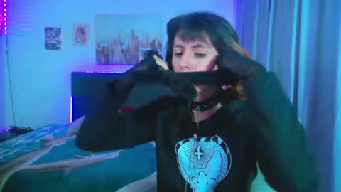 Snapshot of goth_minerva chatting on June 24, 1:32 pm goth_minerva online show from June 24, 1:32 pm