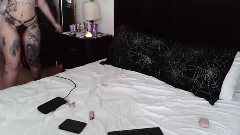 gothbaby305 online show from April 22, 6:31 pm