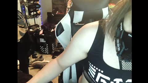 Snapshot of gothic123451 chatting on January 11, 4:38 am Victoriana online show from January 11, 4:38 am