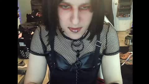 Snapshot of gothic123451 chatting on January 11, 3:20 pm Victoriana online show from January 11, 3:20 pm