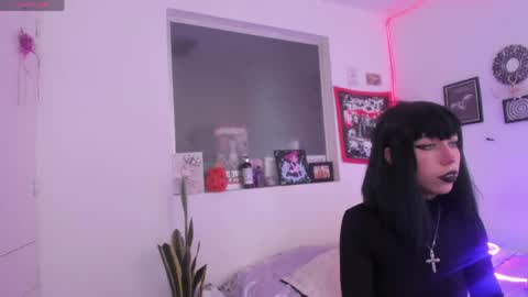 Snapshot of gothic_do11 chatting on May 2, 6:35 pm hi my name is Elizabeth nice to meet you online show from May 2, 6:35 pm
