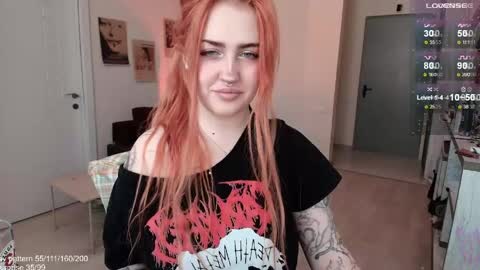 Snapshot of gothkittys chatting on April 30, 10:43 am traumfrau Kira angel face devil eyes I SELL A LOT VIDEO IN GALLERY online show from April 30, 10:43 am