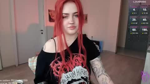 Snapshot of gothkittys chatting on May 5, 12:13 pm traumfrau Kira angel face devil eyes I SELL A LOT VIDEO IN GALLERY online show from May 5, 12:13 pm