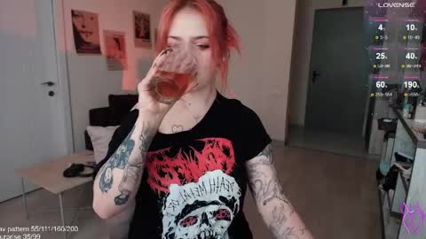 Snapshot of gothkittys chatting on May 24, 12:32 pm traumfrau Kira angel face devil eyes I SELL A LOT VIDEO IN GALLERY online show from May 24, 12:32 pm