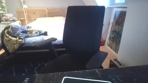 goura2000 online show from February 23, 4:48 pm