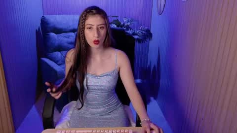 Snapshot of graciecollins chatting on April 17, 7:06 pm Gracie online show from April 17, 7:06 pm