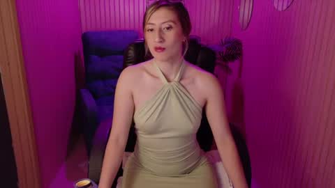 Snapshot of graciecollins chatting on June 4, 3:29 pm Gracie online show from June 4, 3:29 pm