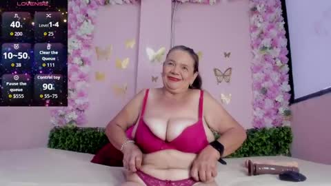 Snapshot of grandmother_milf chatting on May 14, 12:56 pm Mi Name is violeta online show from May 14, 12:56 pm