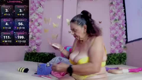 Snapshot of grandmother_milf chatting on May 16, 12:37 pm Mi Name is violeta online show from May 16, 12:37 pm