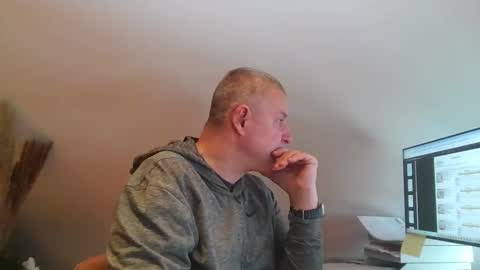 Snapshot of grau197077 chatting on February 4, 9:48 am grau197077 online show from February 4, 9:48 am