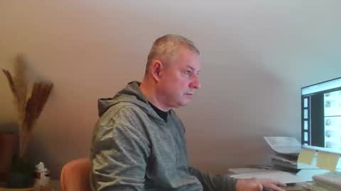 Snapshot of grau197077 chatting on February 5, 10:20 am grau197077 online show from February 5, 10:20 am