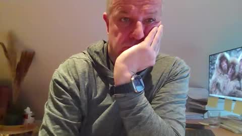 Snapshot of grau197077 chatting on February 11, 8:52 am grau197077 online show from February 11, 8:52 am