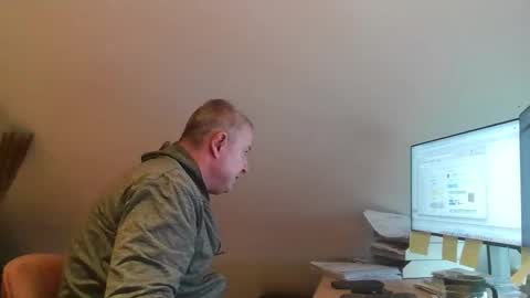 Snapshot of grau197077 chatting on February 12, 10:32 am grau197077 online show from February 12, 10:32 am