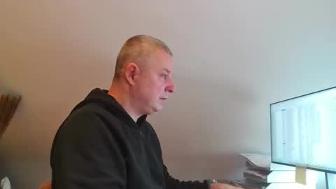 Snapshot of grau197077 chatting on February 17, 9:39 am grau197077 online show from February 17, 9:39 am