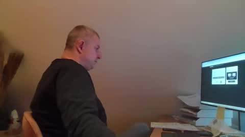 Snapshot of grau197077 chatting on February 18, 8:21 am grau197077 online show from February 18, 8:21 am