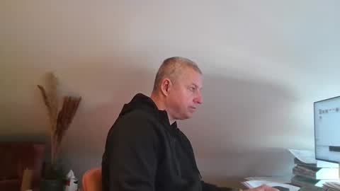 Snapshot of grau197077 chatting on March 12, 10:43 am grau197077 online show from March 12, 10:43 am