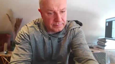 Snapshot of grau197077 chatting on March 19, 10:19 am grau197077 online show from March 19, 10:19 am