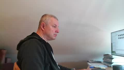 Snapshot of grau197077 chatting on April 28, 7:46 am grau197077 online show from April 28, 7:46 am
