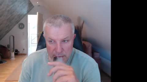 Snapshot of grau197077 chatting on July 14, 9:03 am grau197077 online show from July 14, 9:03 am