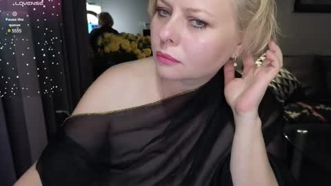 Snapshot of gray_swann chatting on February 19, 9:39 am Ray online show from February 19, 9:39 am