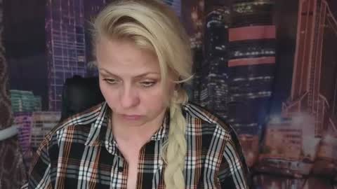 Snapshot of gray_swann chatting on June 15, 5:59 pm Ray online show from June 15, 5:59 pm
