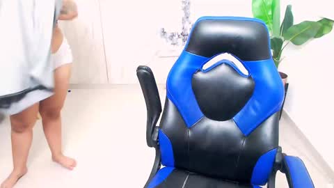 Snapshot of grecia_millercol chatting on December 10, 1:43 am grecia_millercol online show from December 10, 1:43 am