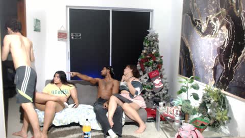 Snapshot of grecia_millercol chatting on December 17, 3:28 am grecia_millercol online show from December 17, 3:28 am