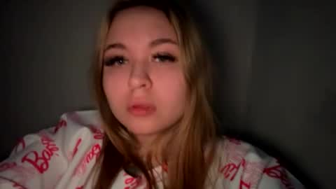 Snapshot of green_eyes_twinkl chatting on February 5, 8:57 pm Lina 3 online show from February 5, 8:57 pm