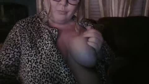 Snapshot of greeneyedgirl304 chatting on November 1, 7:54 am greeneyedgirl304 online show from November 1, 7:54 am