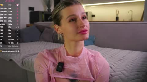 Kelly online show from April 19, 2:27 pm