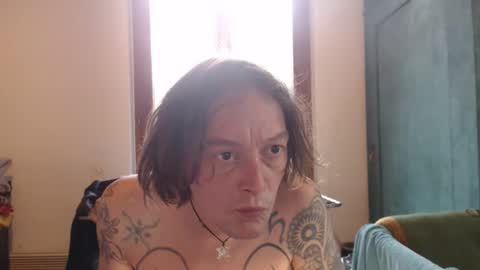 Snapshot of greenmoon88888 chatting on October 20, 9:43 am Greenmoon online show from October 20, 9:43 am