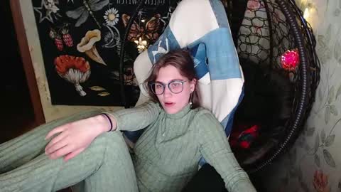 Snapshot of greenwitch9 chatting on April 29, 5:30 pm Lina online show from April 29, 5:30 pm