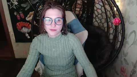 Snapshot of greenwitch9 chatting on May 7, 12:10 pm Lina online show from May 7, 12:10 pm
