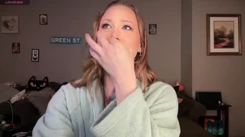 Snapshot of greenxxxqueen chatting on May 31, 5:04 am SexQueen Nikki online show from May 31, 5:04 am