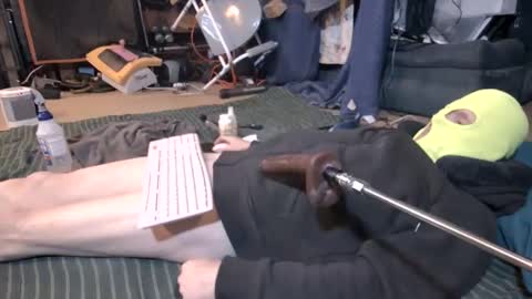 Snapshot of gregbball1 chatting on December 17, 5:18 am electrogee1 online show from December 17, 5:18 am