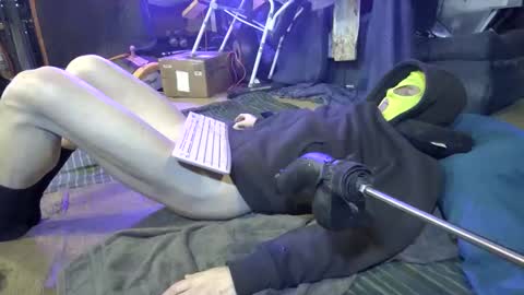 Snapshot of gregbball1 chatting on December 25, 8:07 am electrogee1 online show from December 25, 8:07 am