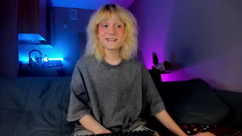 Snapshot of gregory_byyrd chatting on December 22, 4:17 pm Greg-independent model online show from December 22, 4:17 pm