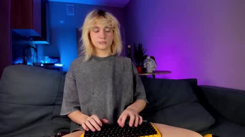 Snapshot of gregory_byyrd chatting on December 27, 11:21 pm Greg-independent model online show from December 27, 11:21 pm