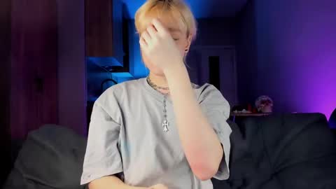 Snapshot of gregory_byyrd chatting on February 23, 9:48 pm Greg-independent model online show from February 23, 9:48 pm