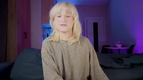 Snapshot of gregory_byyrd chatting on September 12, 9:04 pm Greg-independent model online show from September 12, 9:04 pm