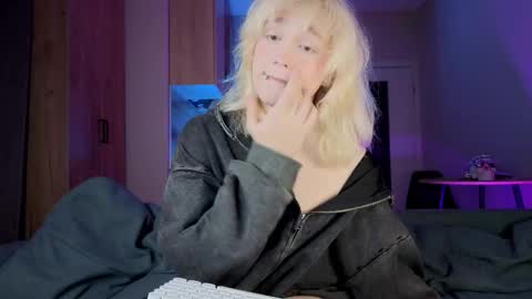 Snapshot of gregory_byyrd chatting on September 13, 9:25 pm Greg-independent model online show from September 13, 9:25 pm