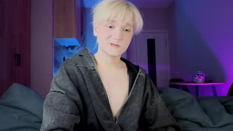 Snapshot of gregory_byyrd chatting on September 17, 9:49 pm Greg-independent model online show from September 17, 9:49 pm