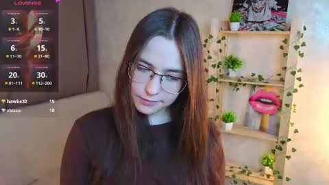 Snapshot of gretalinelle chatting on June 10, 4:39 pm Cutie Ellie online show from June 10, 4:39 pm