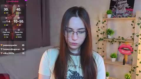 Snapshot of gretalinelle chatting on June 13, 6:28 pm Cutie Ellie online show from June 13, 6:28 pm