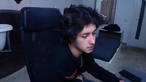 Snapshot of griffindane chatting on February 5, 5:23 am GriffinDane online show from February 5, 5:23 am