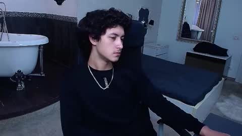 Snapshot of griffindane chatting on February 14, 5:59 am GriffinDane online show from February 14, 5:59 am