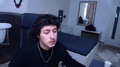 Snapshot of griffindane chatting on February 18, 7:59 am GriffinDane online show from February 18, 7:59 am